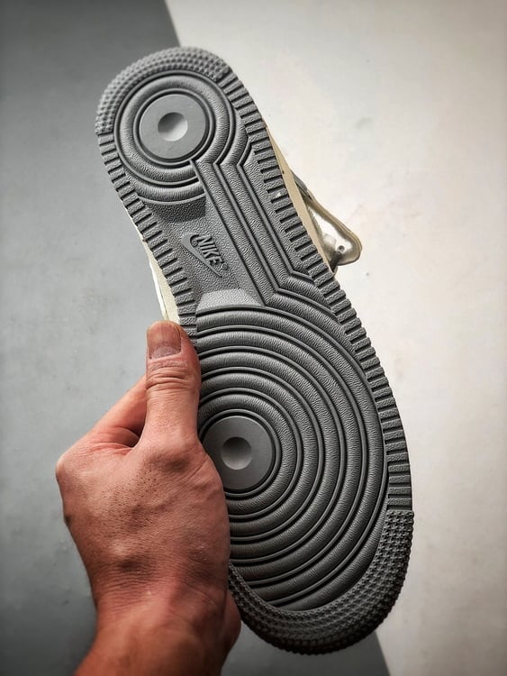 Air Force 1 07 Mid Bege Cinzento e Prata Reflexo - Vista 4