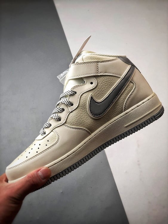 Air Force 1 07 Mid Bege Cinzento e Prata Reflexo - Vista 5