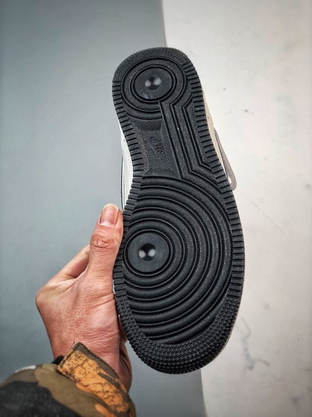 Air Force 1 07 Mid Bege Cinzento e Preto Camurca - Vista 4