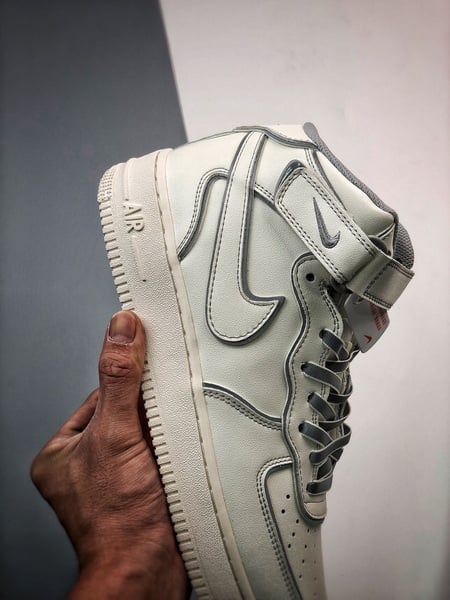 Air Force 1 07 Mid Bege e Branco Demonio da Noite - Vista 3
