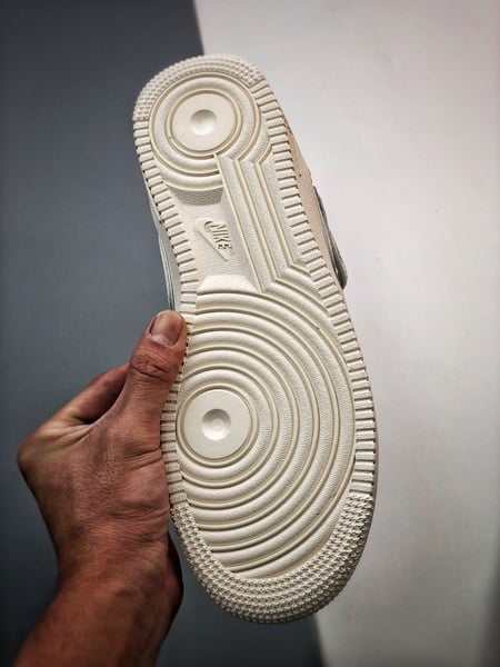 Air Force 1 07 Mid Bege e Branco Demonio da Noite - Vista 6