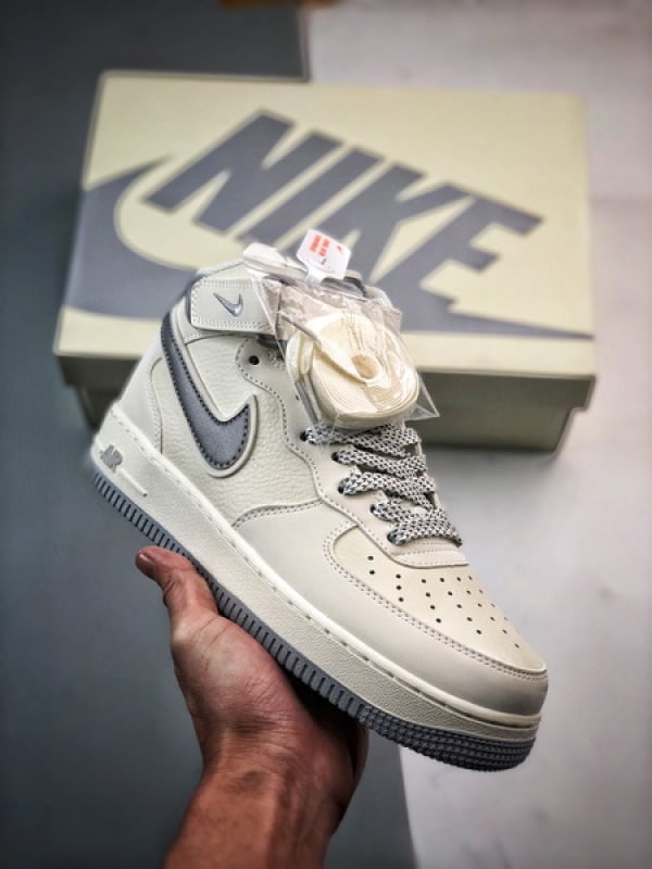 Air Force 1 07 Mid Branco e Cinzento3M - Vista 1