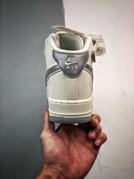 Air Force 1 07 Mid Branco e Cinzento3M - Vista 3