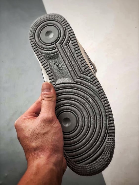 Air Force 1 07 Mid Bege Branco e Prata Camurca - Vista 4