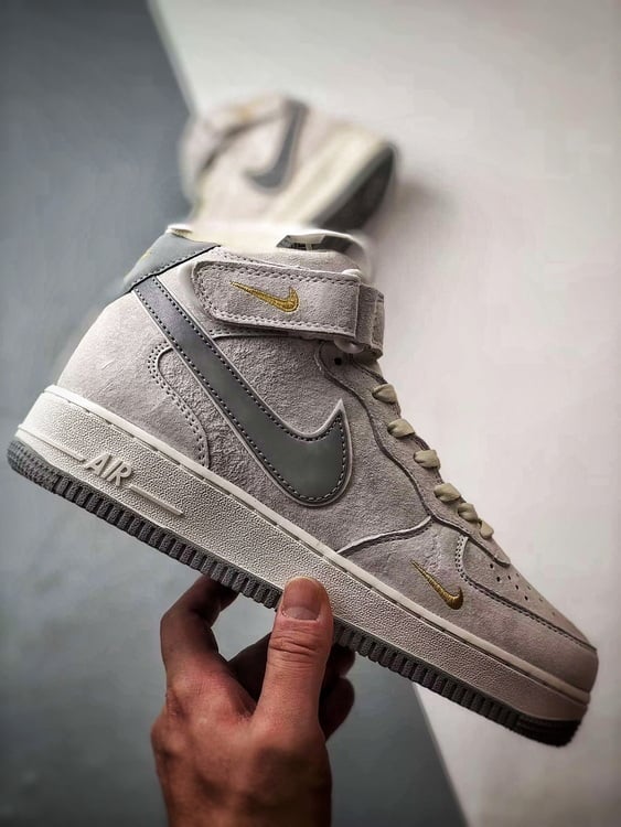 Air Force 1 07 Mid Bege Branco e Prata Camurca - Vista 7