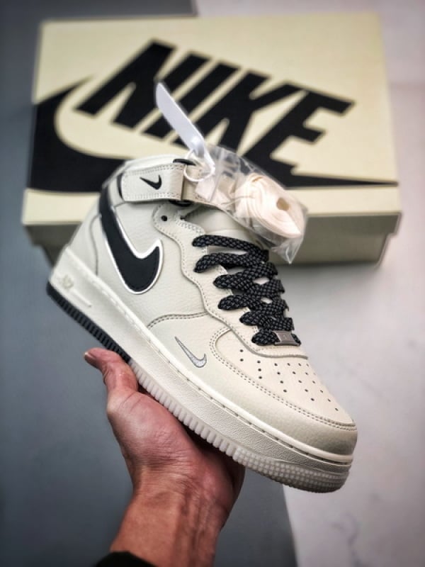 Air Force 1 07 Mid Branco e Preto3M - Vista 1