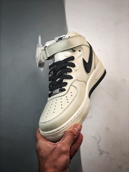 Air Force 1 07 Mid Branco e Preto3M - Vista 5