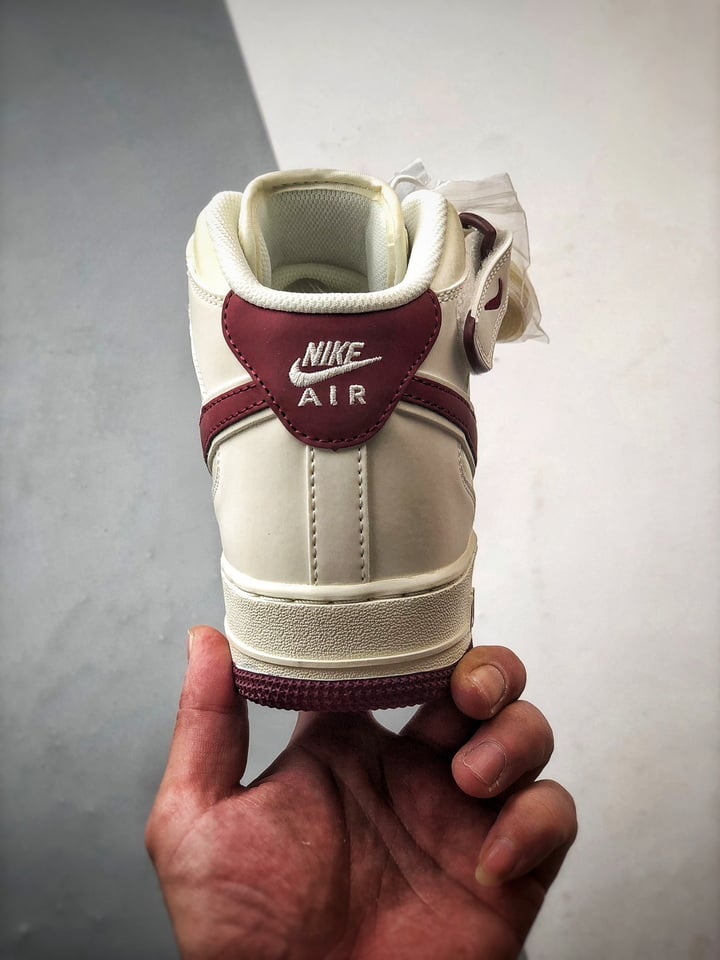 Air Force 1 07 Mid Bege e Vinho Reflexo - Vista 7