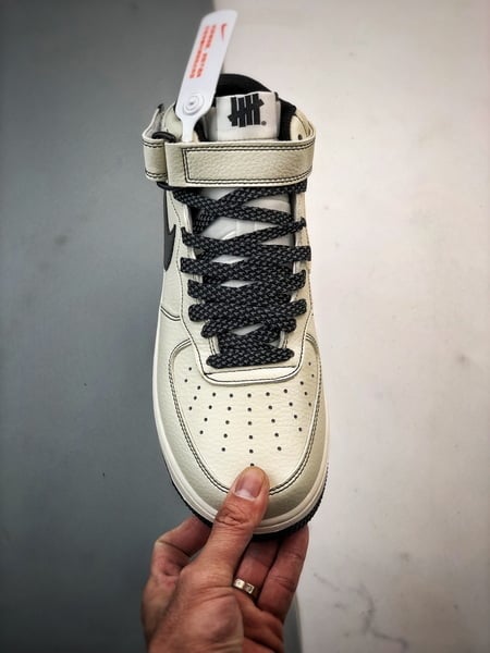 Air Force 1 07 Mid Bege e Preto - Vista 9