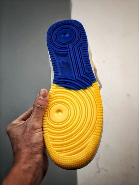 Air Force 1 07 Mid Azul e Amarelo Cordao Pequeno Gancho - Vista 4