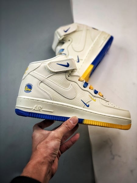 Air Force 1 07 Mid Azul e Amarelo Cordao Pequeno Gancho - Vista 7
