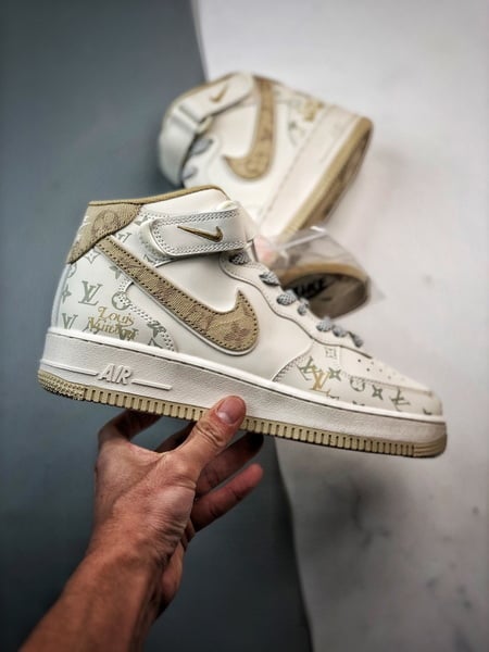 Air Force 1 07 Mid LV Branco e Caqui Estampado - Vista 7