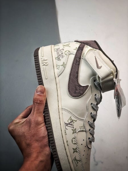 Air Force 1 07 Mid LV Branco e Cinzento Escuro Estampado - Vista 2