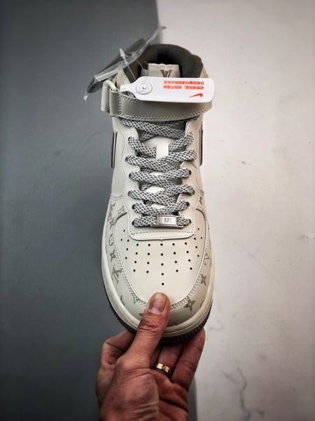 Air Force 1 07 Mid LV Branco e Cinzento Escuro Estampado - Vista 9