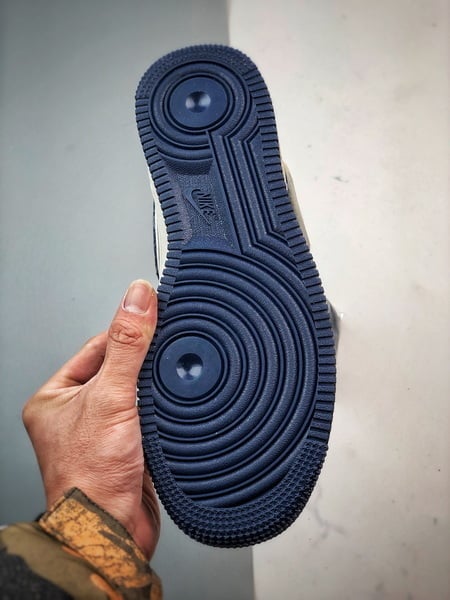 Air Force 1 07 Mid LV Branco e Azul Estampado - Vista 4