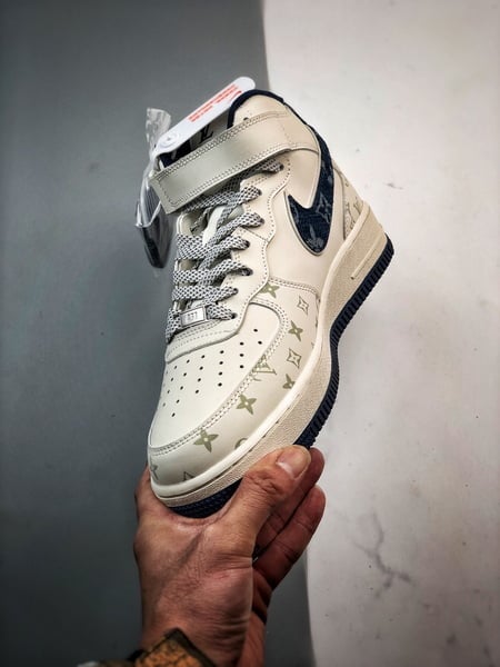 Air Force 1 07 Mid LV Branco e Azul Estampado - Vista 5