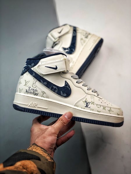 Air Force 1 07 Mid LV Branco e Azul Estampado - Vista 7