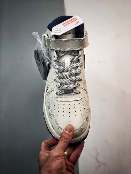 Air Force 1 07 Mid LV Branco e Azul Estampado - Vista 9