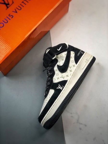 Air Force 1 07 Mid LVBege e Preto - Vista 8