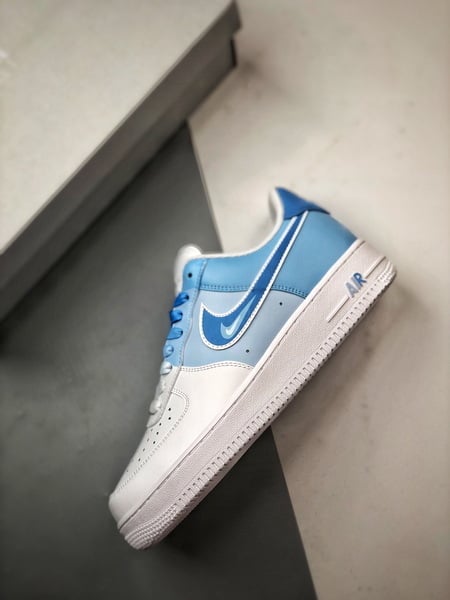 Air Force 1 Low Três Swoosh Gradiente Azul e Branco - Vista 8