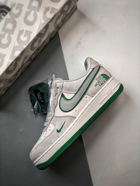 Air Force 1 Low North Face CDG Cinza e Verde - Vista 8