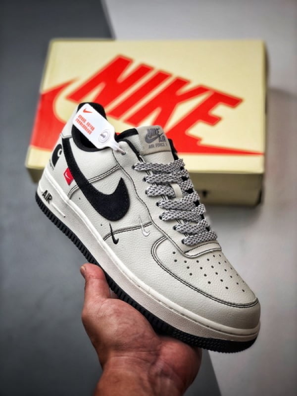 Air Force 1 Low x Carhartt Creme e Preto