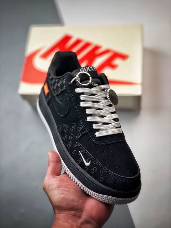 Nike Air Force 1 Low Gucci Camurça Preta