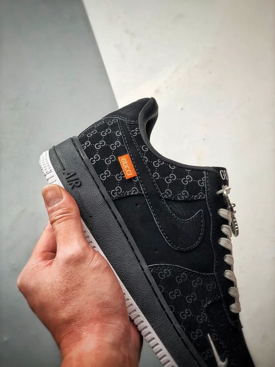 Nike Air Force 1 Low Gucci Camurça Preta - Vista 2