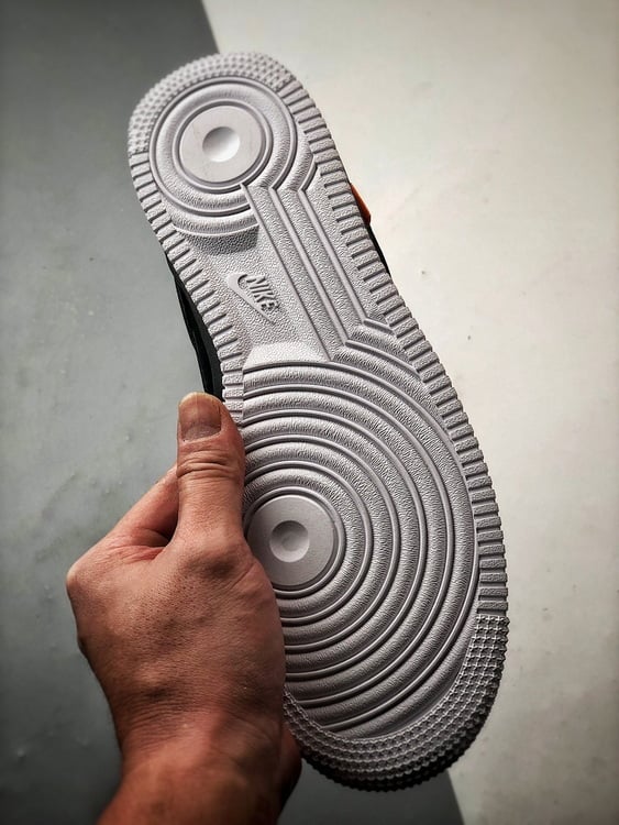 Nike Air Force 1 Low Gucci Camurça Preta - Vista 4