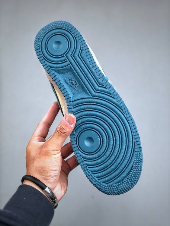 Air Force 1 Low Doraemon Cinzento e Azul - Vista 3