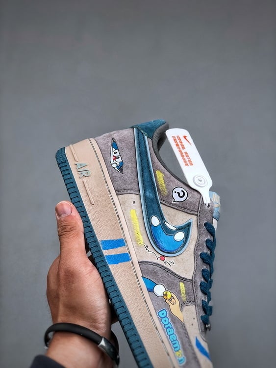 Air Force 1 Low Doraemon Cinzento e Azul - Vista 5