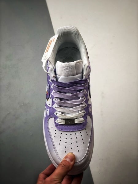 Air Force 1 Low Pequena Bruxa Skull Branco e Roxo - Vista 9