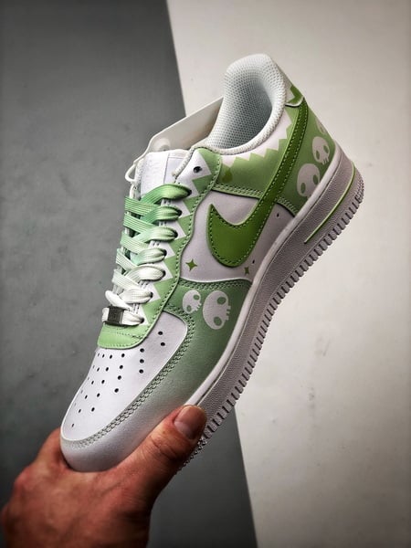 Air Force 1 Low Colaboração Bruxinha e Caveira - Vista 6