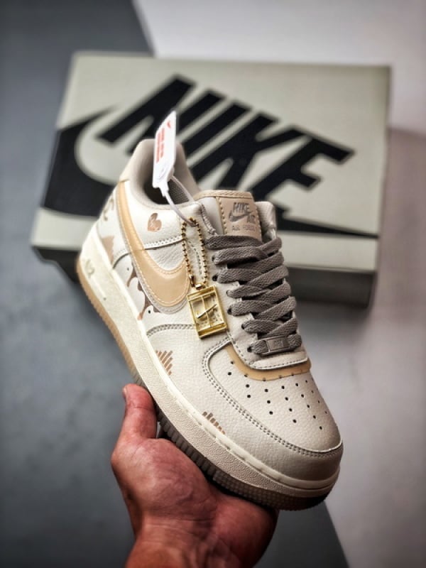 Air Force 1 Low Coração Batendo Mescla Cinza e Amarelo