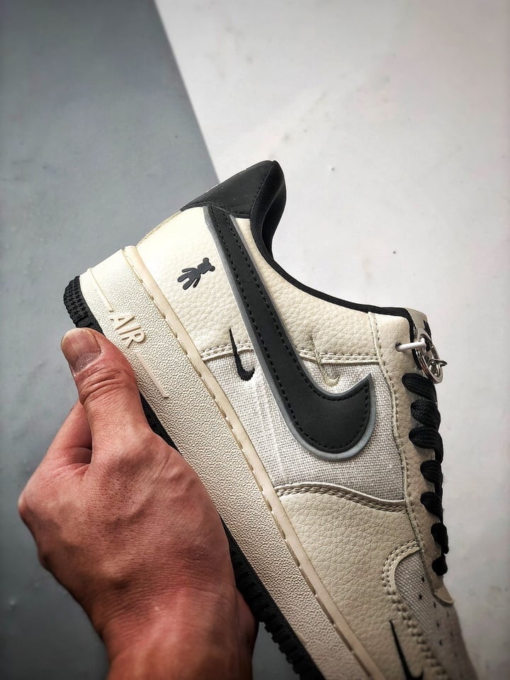 Nike Air Force 1 Low Violent Bear Branco e Preto - Vista 2