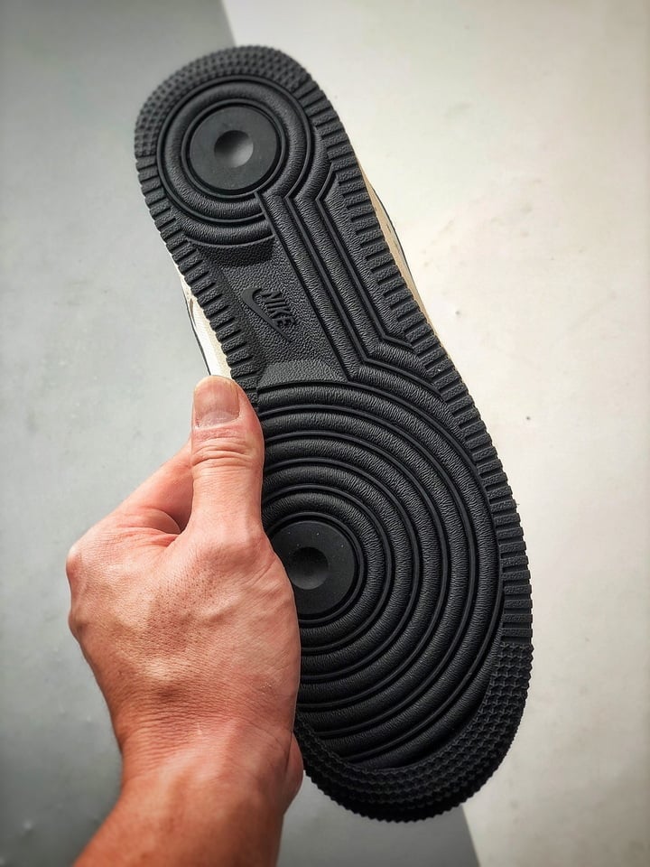 Nike Air Force 1 Low Violent Bear Branco e Preto - Vista 4