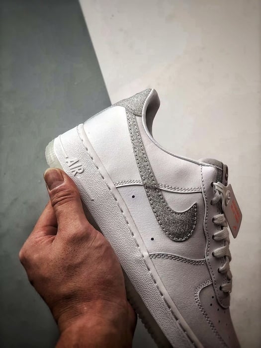 Air Force 1 Low Branco e Prata com Diamantes - Vista 2