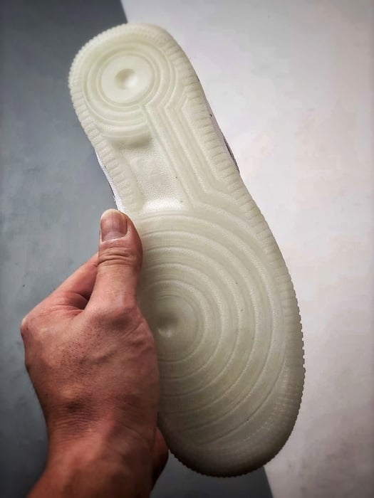 Air Force 1 Low Branco e Prata com Diamantes - Vista 4