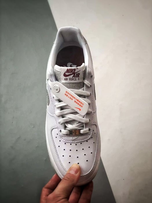 Air Force 1 Low Branco e Prata com Diamantes - Vista 9