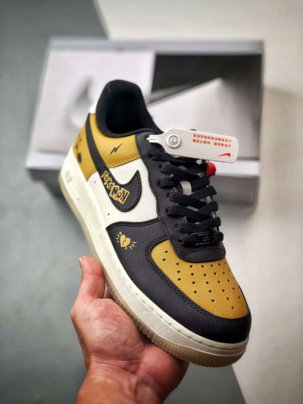 Air Force 1 Low Pikachu Branco, Preto e Amarelo