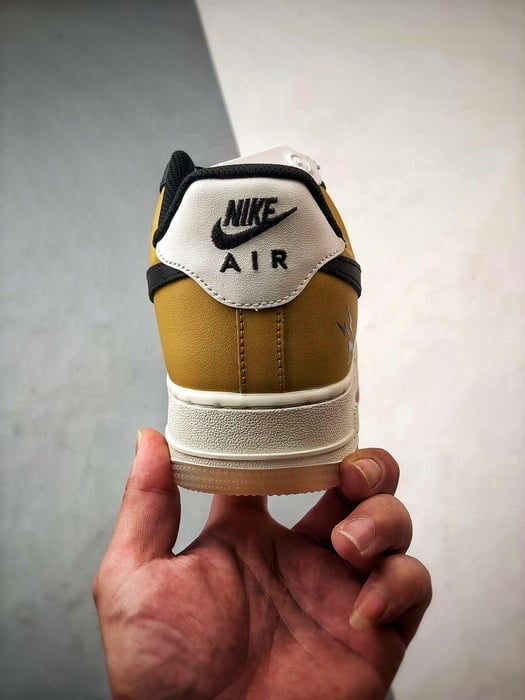 Air Force 1 Low Pikachu Branco, Preto e Amarelo - Vista 3