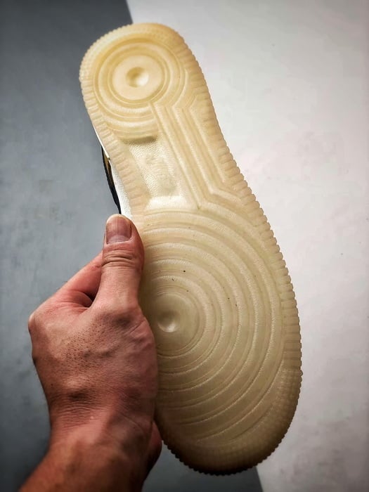 Air Force 1 Low Pikachu Branco, Preto e Amarelo - Vista 4