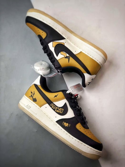 Air Force 1 Low Pikachu Branco, Preto e Amarelo - Vista 6