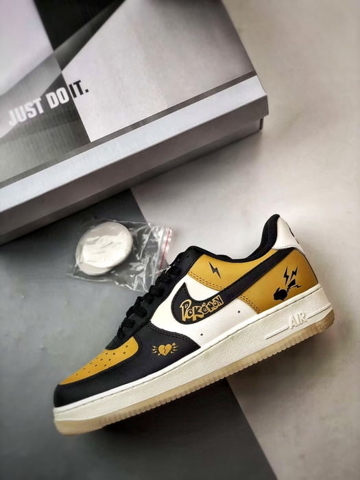 Air Force 1 Low Pikachu Branco, Preto e Amarelo - Vista 8