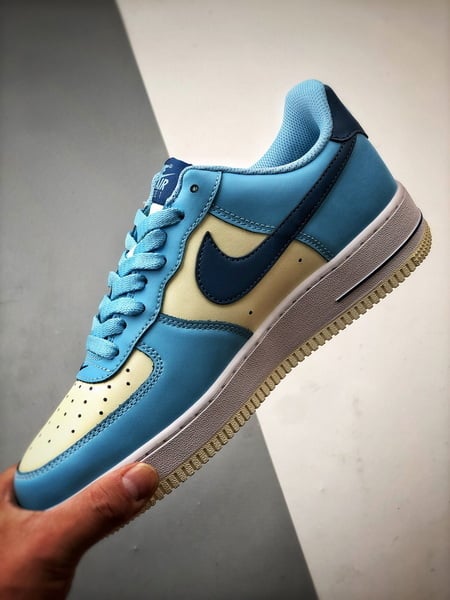Air Force 1 Low Azul e Bege - Vista 5