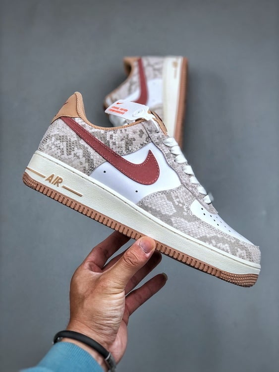 Air Force 1 Low Ano da Cobra Branco e Castanho - Vista 7