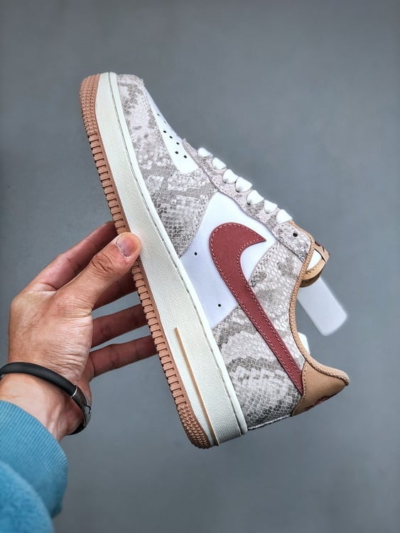 Air Force 1 Low Ano da Cobra Branco e Castanho - Vista 9