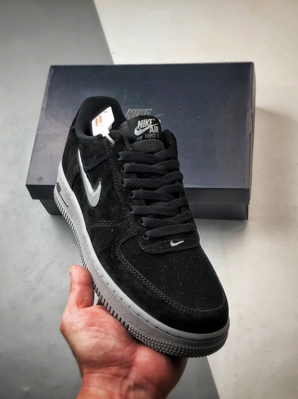 Air Force 1 Low Preto e Cinzento com Mini Gancho