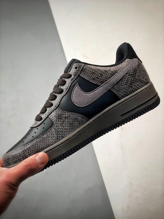 Air Force 1 Low Preto e Cinzento com Pele de Cobra - Vista 5