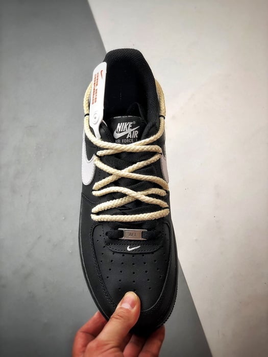 Air Force 1 Low Preto e Branco com Cadarços Grossos - Vista 9